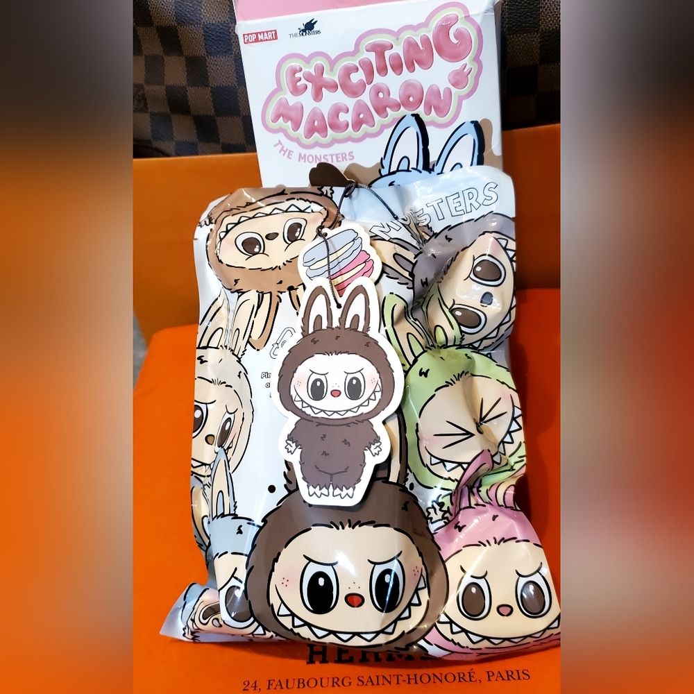 Authentic PopMart - The Monsters Exciting Macaron **SECRET Chestnut Cocoa - Picture 2 of 11